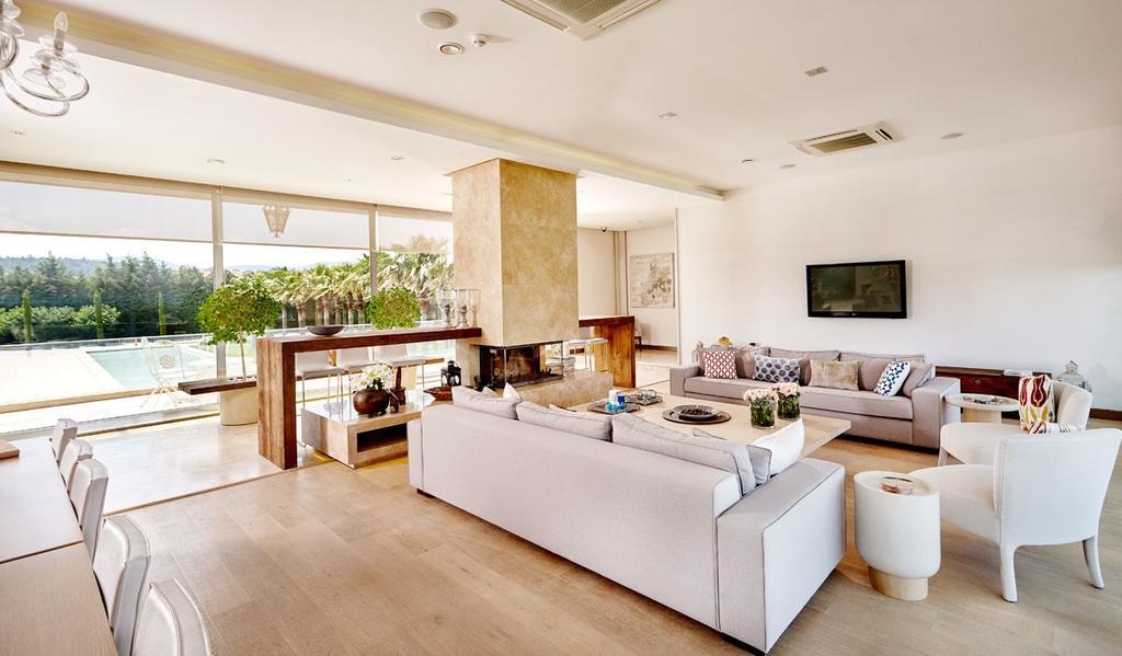 Two Rooms Hotel أورلا المظهر الخارجي الصورة